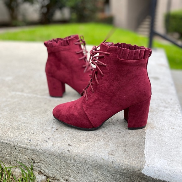 Faux suede booties - Picture 5 of 8
